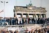 West_and_East_Germans_at_the_Brandenburg_Gate_in_1989