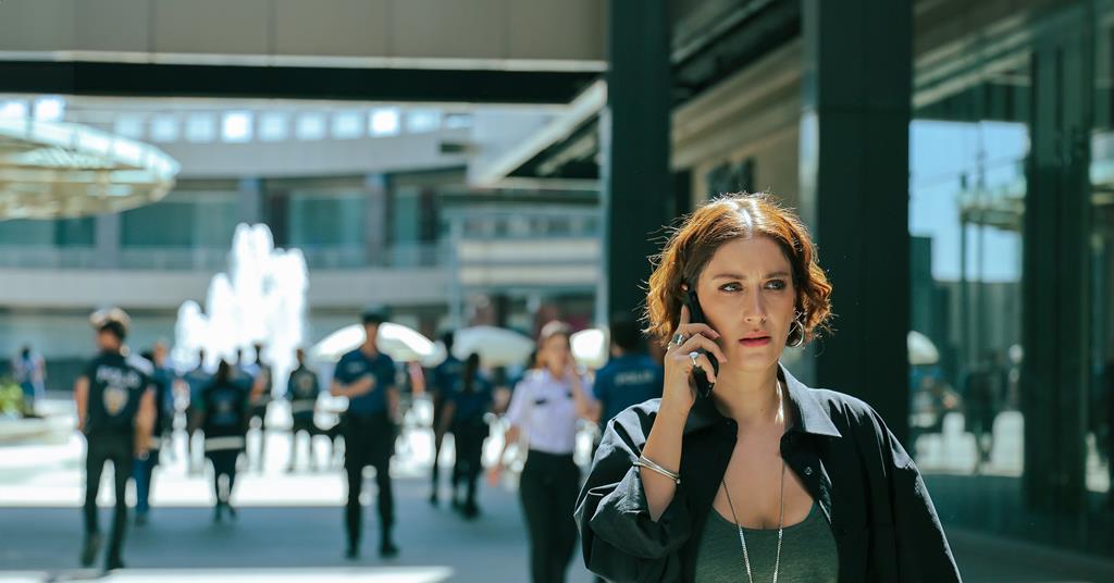 1440661_beneaththesurface3_184433.jpg (1024×536)