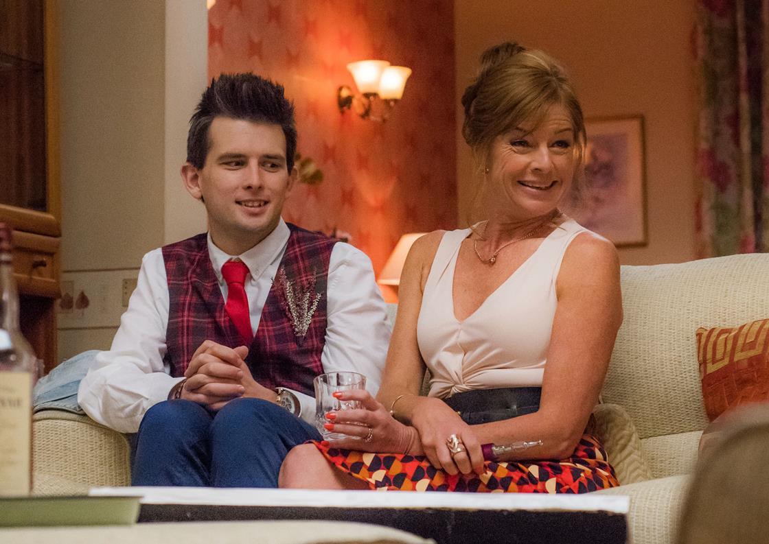 Two Doors Down Critics Broadcast