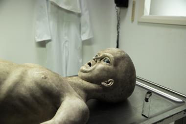 02_002_AlienAutopsy