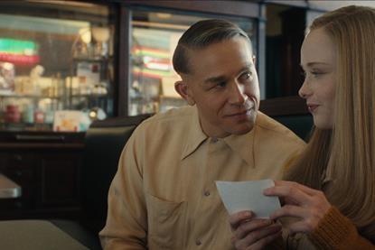 Monster__The_Ed_Gein_Story_n_S1_E2_00_15_17_11R