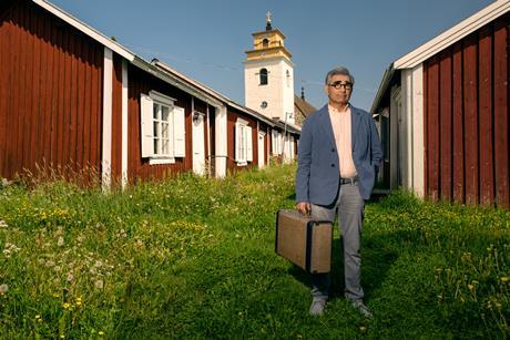 The Reluctant Traveler S2