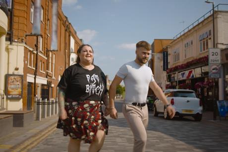 77590_S1_Ep1_Handcuffed_ Last Pair Standing (2)