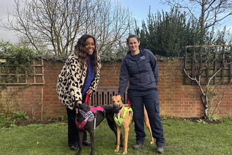 for_the_love_of_dogs_with_alison_hammond_sr14_ep3_04