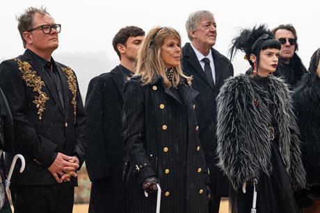 celebrity traitors ep 2