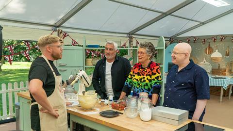 70304_1_S4_Ep1_The Great Celebrity Bake Off For SU2C RX1-15