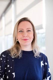 Davina Earl headshot