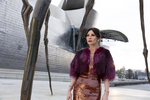 Catherine_Zeta-Jones_as_Jackie_Price__Unai_Mateo__Fremantle_and_Steel_Springs_Pictures_2026_3000