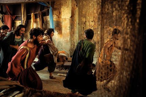 102_Eruption_PompeiiOutOfTimeWithTomHiddleston_065