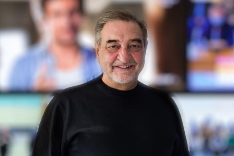 César Benítez - Plano a Plano
