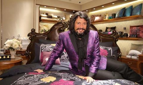 Laurence Llewellyn Bowen – Cracking China
