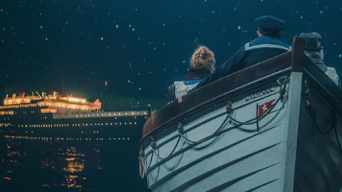 7 Titanic Sinks Tonight