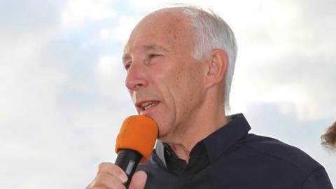 Phil Liggett, 'the voice of cycling', presenting on camera.
