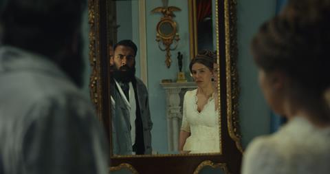 Press Still 2 Vine FX Enola Holmes S3