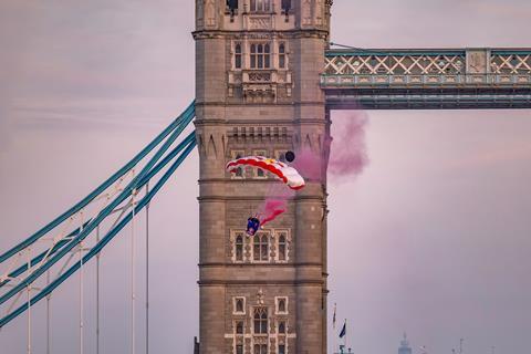 Red Bull Canon Formidable Tower Bridge fly through (1)