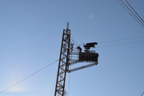 An engineer changes the battery of the wirecam 40 metres above ground