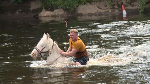 The_Town_The_Gypsies_Took_Over_4-768x433